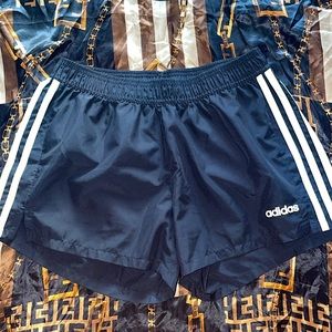 Adidas Shorts🖤🤍